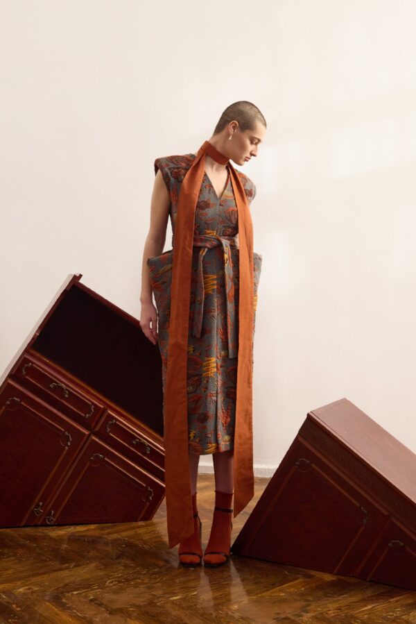 Fashion Midi Dress With Belt And Bold Shoulders Jacquard Grey - Image 8
