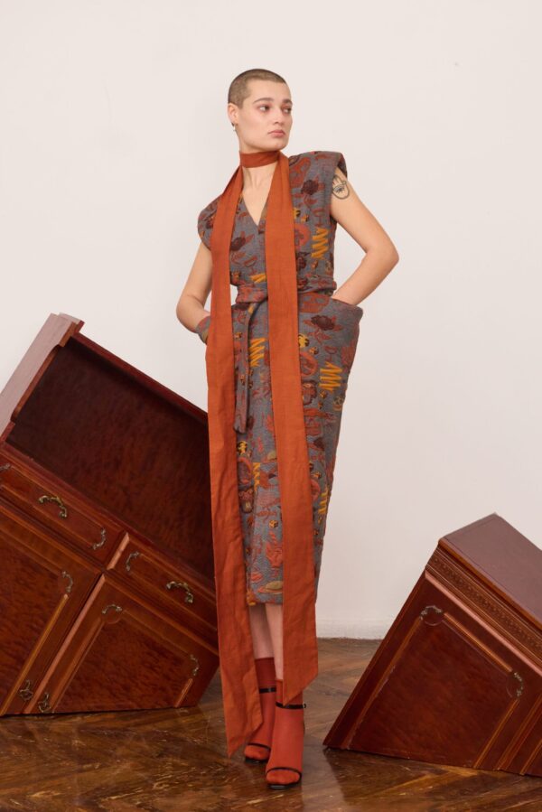 Fashion Midi Dress With Belt And Bold Shoulders Jacquard Grey - Image 3