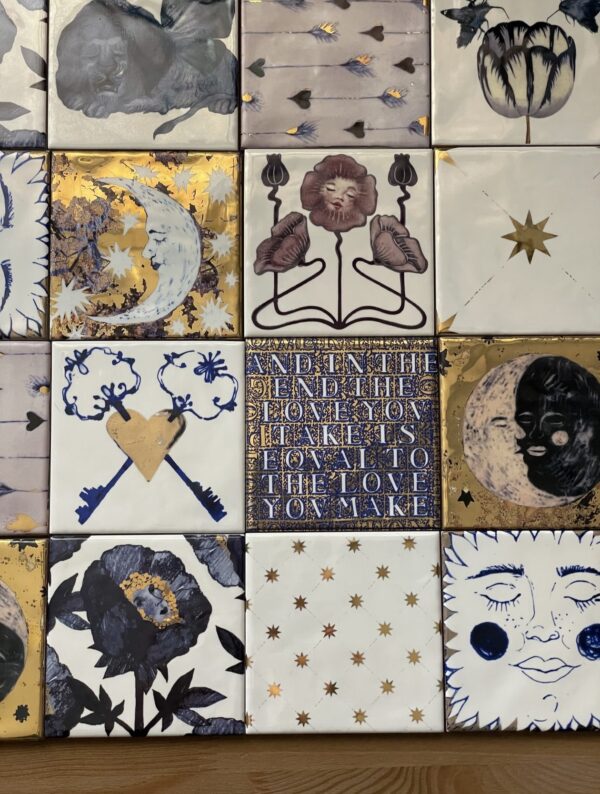 Set of 11 ceramic tiles “Fairy Tables’ images Compendium” - Image 13