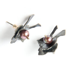 The earrings with double leaf