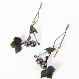 The earrings with topaz and river pearl